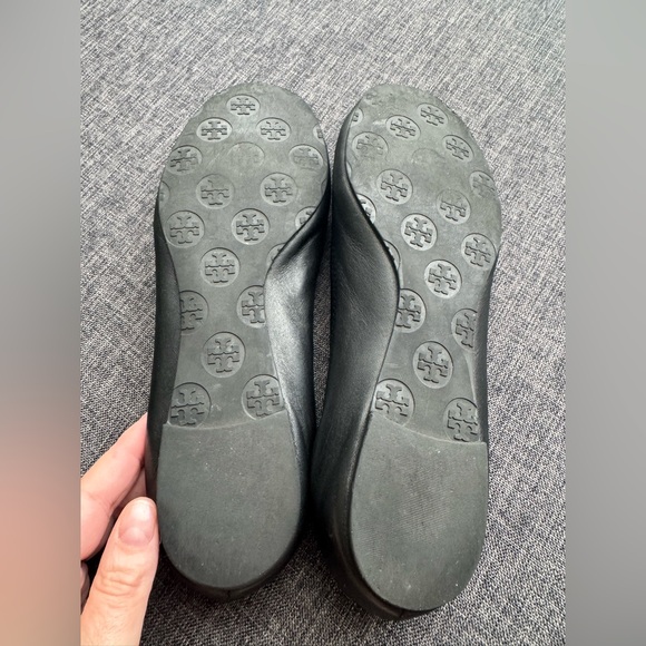 Tory Burch Black Leather Reva Logo Ballet Flats - Size 9 - Picture 10 of 14
